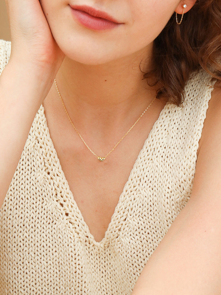 Delicate heart-shaped pendant Women's necklace