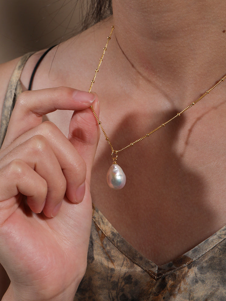Dainty Natural Baroque pearl necklace
