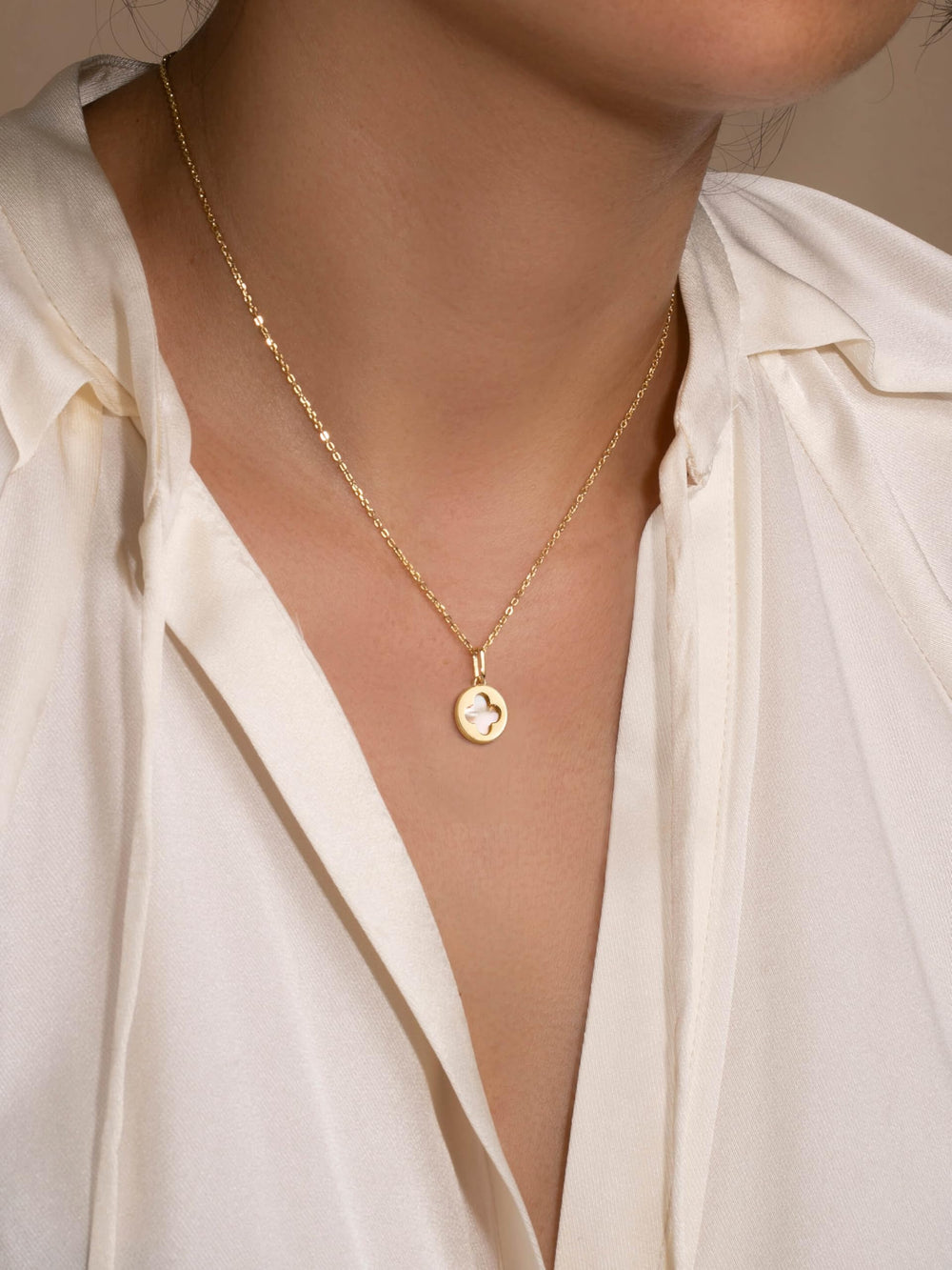 12mm Mother of Pearl Round Pendant Necklace