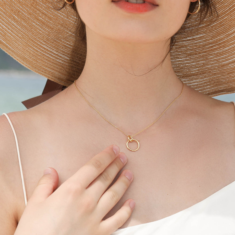 minimalist Interlocking Circle Necklace for women